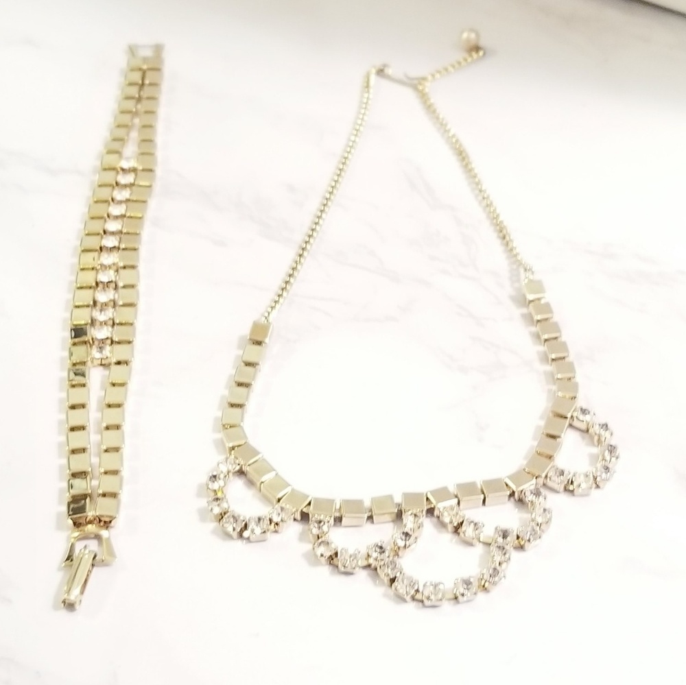 Gold vintage fashion necklace and bracelet